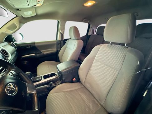 Used 2021 Toyota Tacoma SR5 w/ SR5 Appearance Package (SM) RWD image 19