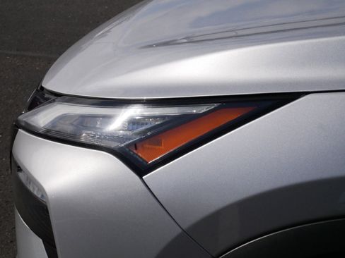 Used 2024 Nissan Rogue S AWD/4WD image 16