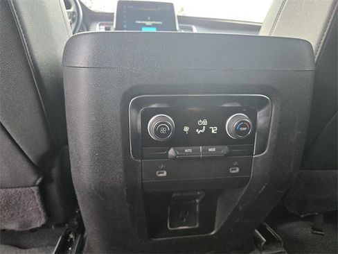 Used 2023 Chevrolet Suburban LT image 15