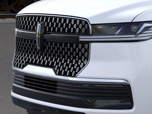 New 2026 Lincoln Navigator L Reserve AWD/4WD image 17