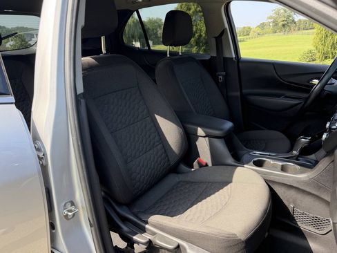 Used 2018 Chevrolet Equinox LT FWD image 16