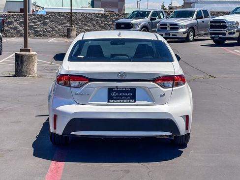 Used 2021 Toyota Corolla LE w/ LE Convenience Package FWD image 3