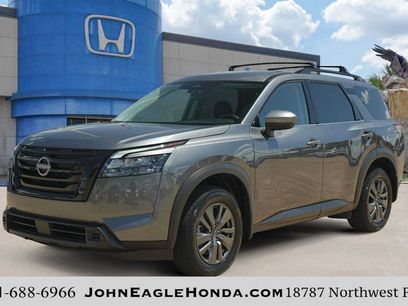 Used 2025 Nissan Pathfinder SV w/ Black Appearance Package