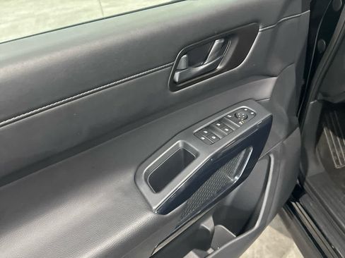 Used 2025 Nissan Pathfinder SV AWD/4WD image 16