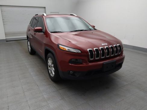 Used 2017 Jeep Cherokee Latitude w/ Comfort/Convenience Group AWD/4WD image 13