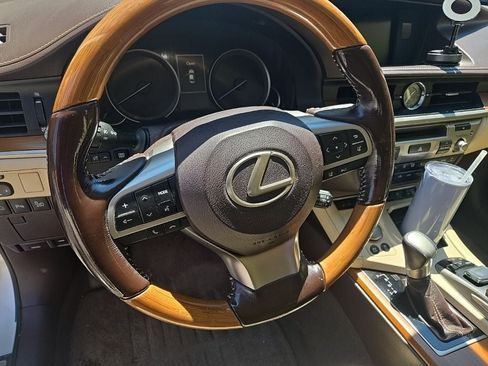 Used 2017 Lexus ES 300h FWD image 5