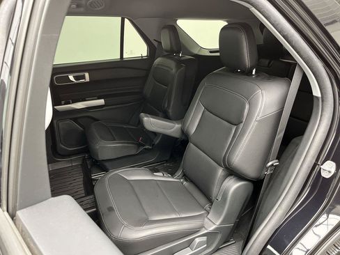 Used 2024 Ford Explorer XLT w/ Equipment Group 202A AWD/4WD image 15