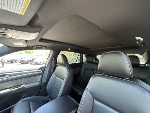Used 2023 Volkswagen Atlas Cross Sport SEL R-Line AWD/4WD image 19