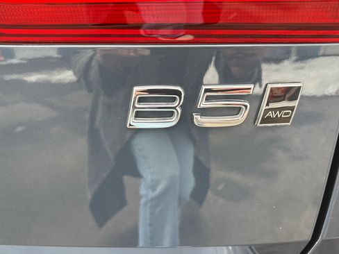 Used 2024 Volvo XC60 B5 Core image 44