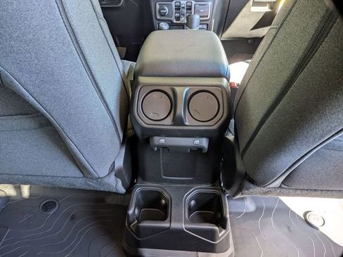 New 2025 Jeep Gladiator Sport image 18