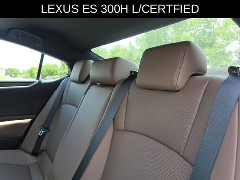 Used 2025 Lexus ES 300h w/ Premium Package FWD image 16