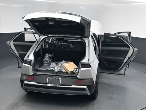 New 2026 Hyundai Ioniq 5 SE image 16