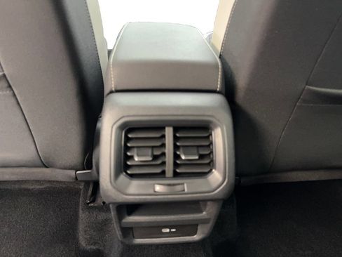 Used 2025 Volkswagen Taos SE FWD image 71