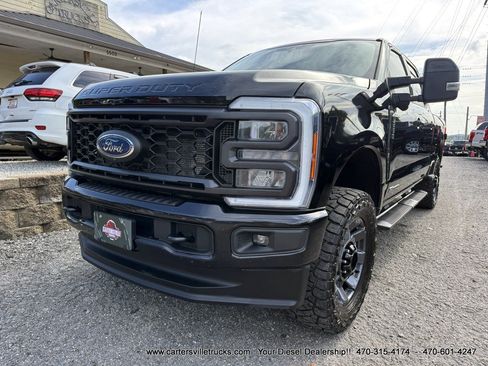 Used 2023 Ford F250 Lariat w/ Sport Appearance Package AWD/4WD image 3