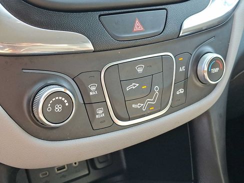 Used 2020 Chevrolet Equinox LS AWD/4WD image 15