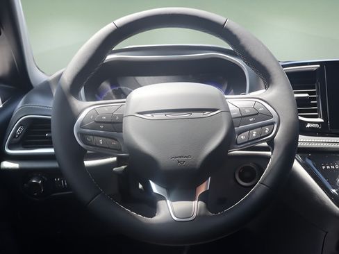 New 2027 Chrysler Pacifica Select FWD image 15