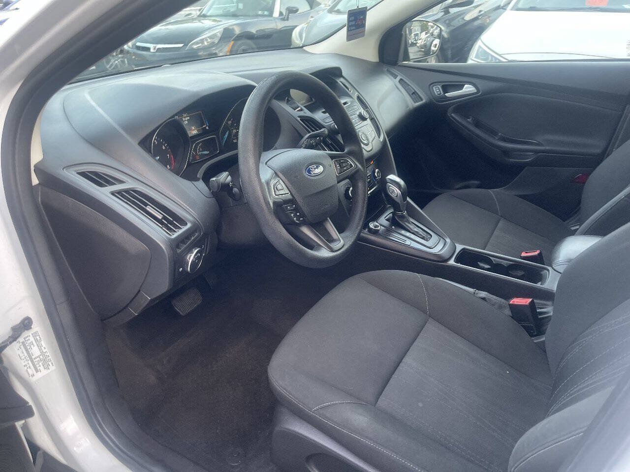 Used 2015 Ford Focus SE FWD image 9