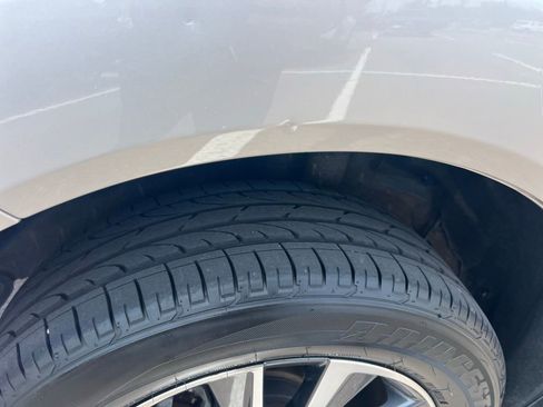 Used 2021 Toyota Venza LE w/ Carpet Mat Package (TMS) AWD/4WD image 20