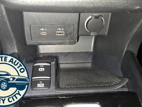 Used 2024 Nissan Kicks SV image 15