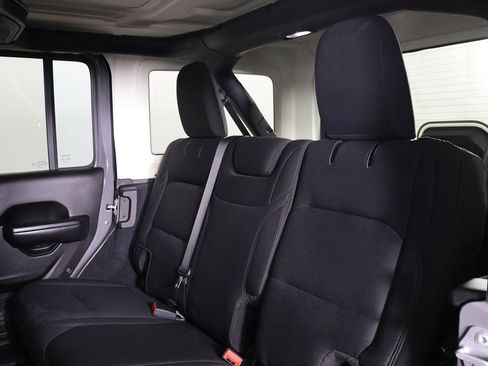 Used 2019 Jeep Wrangler Unlimited Sport S image 24