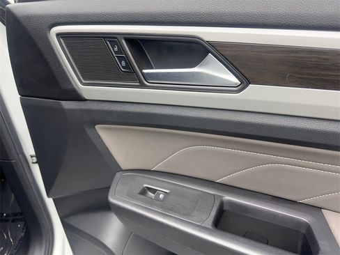 Used 2023 Volkswagen Atlas SE w/ Panoramic Sunroof Package image 48