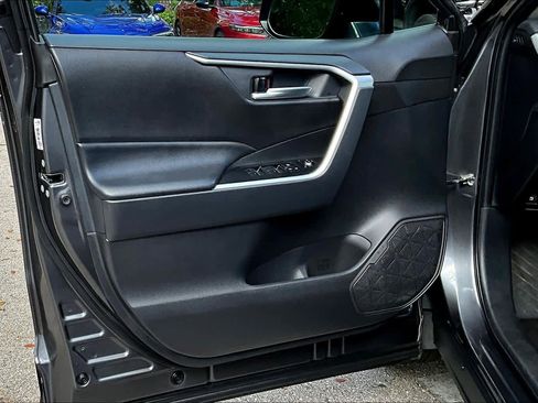 Used 2025 Toyota RAV4 XLE image 26