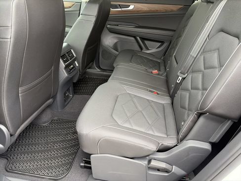 Certified 2026 Volkswagen Atlas SE FWD image 29