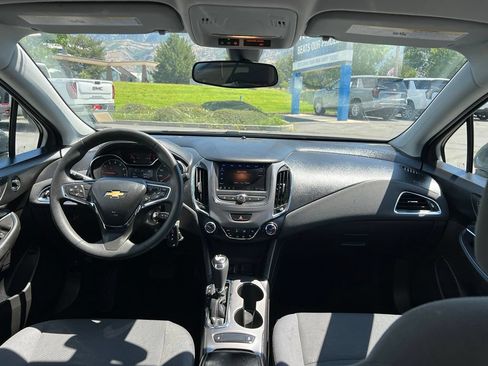 Used 2019 Chevrolet Cruze LT FWD image 23
