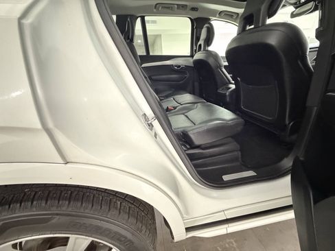 Used 2016 Volvo XC90 T5 Momentum FWD image 16