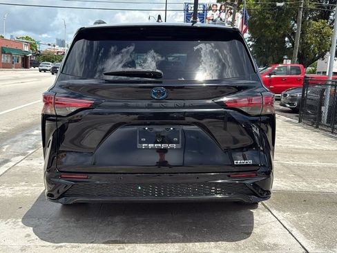 Used 2021 Toyota Sienna XSE w/ XSE Plus Package FWD image 14