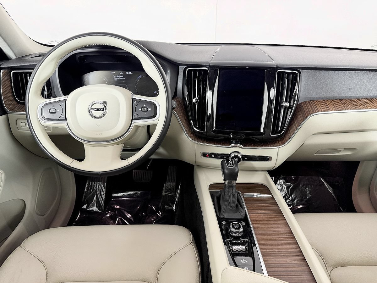 Used 2021 Volvo XC60 T5 Momentum w/ Premium Package AWD/4WD image 54
