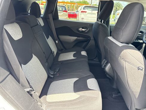 Used 2014 Jeep Cherokee Latitude image 24