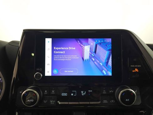 Certified 2024 Toyota Highlander XLE image 5