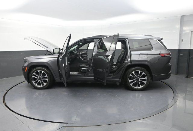 Used 2021 Jeep Grand Cherokee L Overland w/ Luxury Tech Group IV AWD/4WD image 40