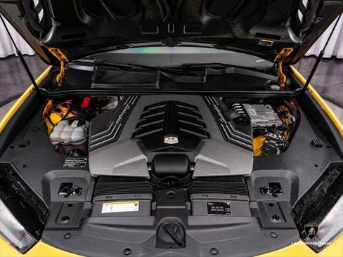 Used 2024 Lamborghini Urus Performante AWD/4WD image 6