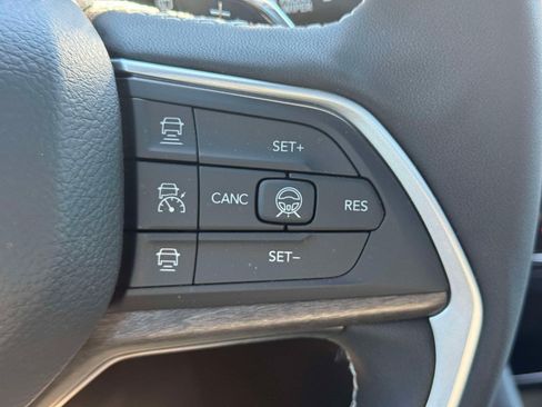 Used 2026 Jeep Grand Cherokee Limited w/ Limited Altitude Package AWD/4WD image 21