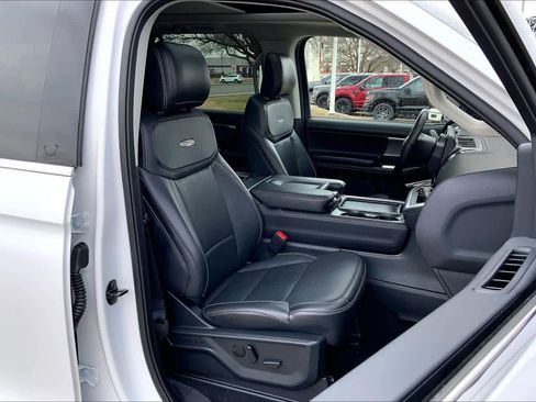 Used 2025 Ford Expedition Max Platinum image 9