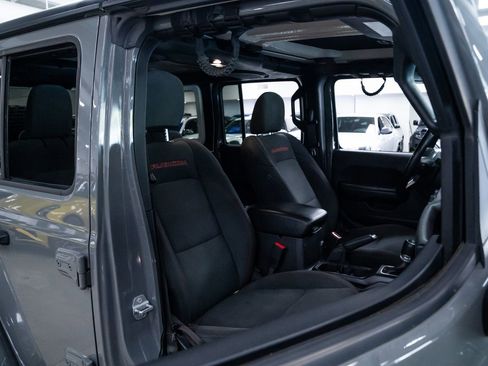 Used 2019 Jeep Wrangler Unlimited Rubicon w/ Dual Top Group AWD/4WD image 23