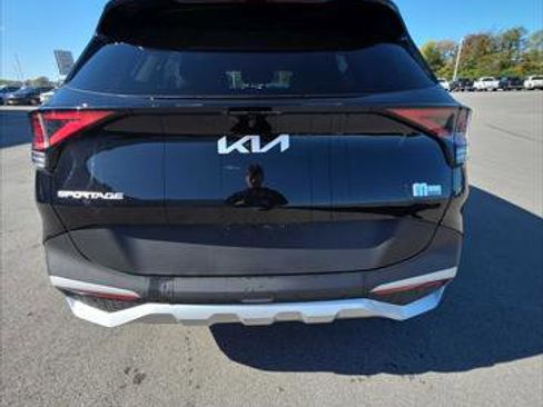 Used 2025 Kia Sportage EX image 6