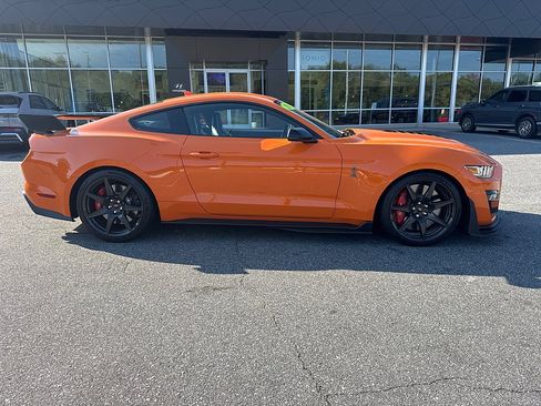 Used 2021 Ford Mustang Shelby GT500 w/ Carbon Fiber Track Pack RWD image 4