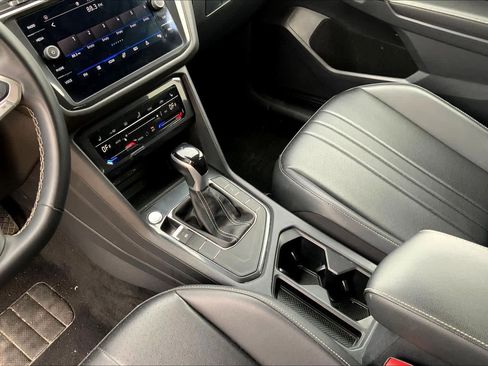 Used 2024 Volkswagen Tiguan SE FWD image 16