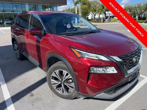 Used 2021 Nissan Rogue SV image 2