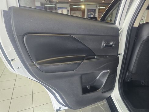 Used 2019 Mitsubishi Outlander SE image 10