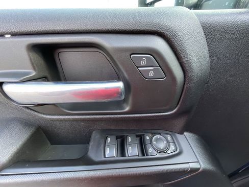 Used 2022 Chevrolet Silverado 2500 Custom w/ Custom Value Package image 21