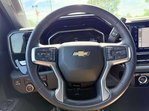 Used 2024 Chevrolet Silverado 1500 LT AWD/4WD image 17