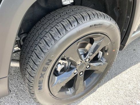Used 2021 Jeep Grand Cherokee L Laredo RWD image 23