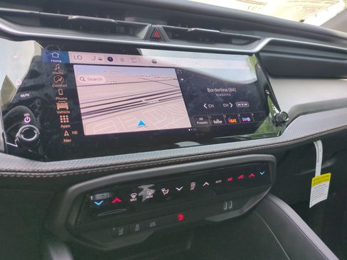 New 2026 Jeep Cherokee Overland w/ Trailer Tow Group AWD/4WD image 12