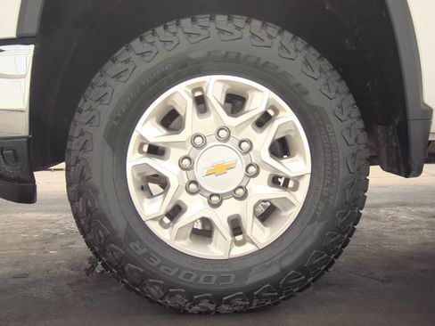 Used 2024 Chevrolet Silverado 2500 LT image 15