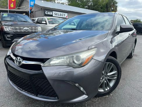 Used 2017 Toyota Camry SE image 1