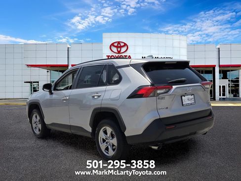 Used 2022 Toyota RAV4 XLE FWD image 3